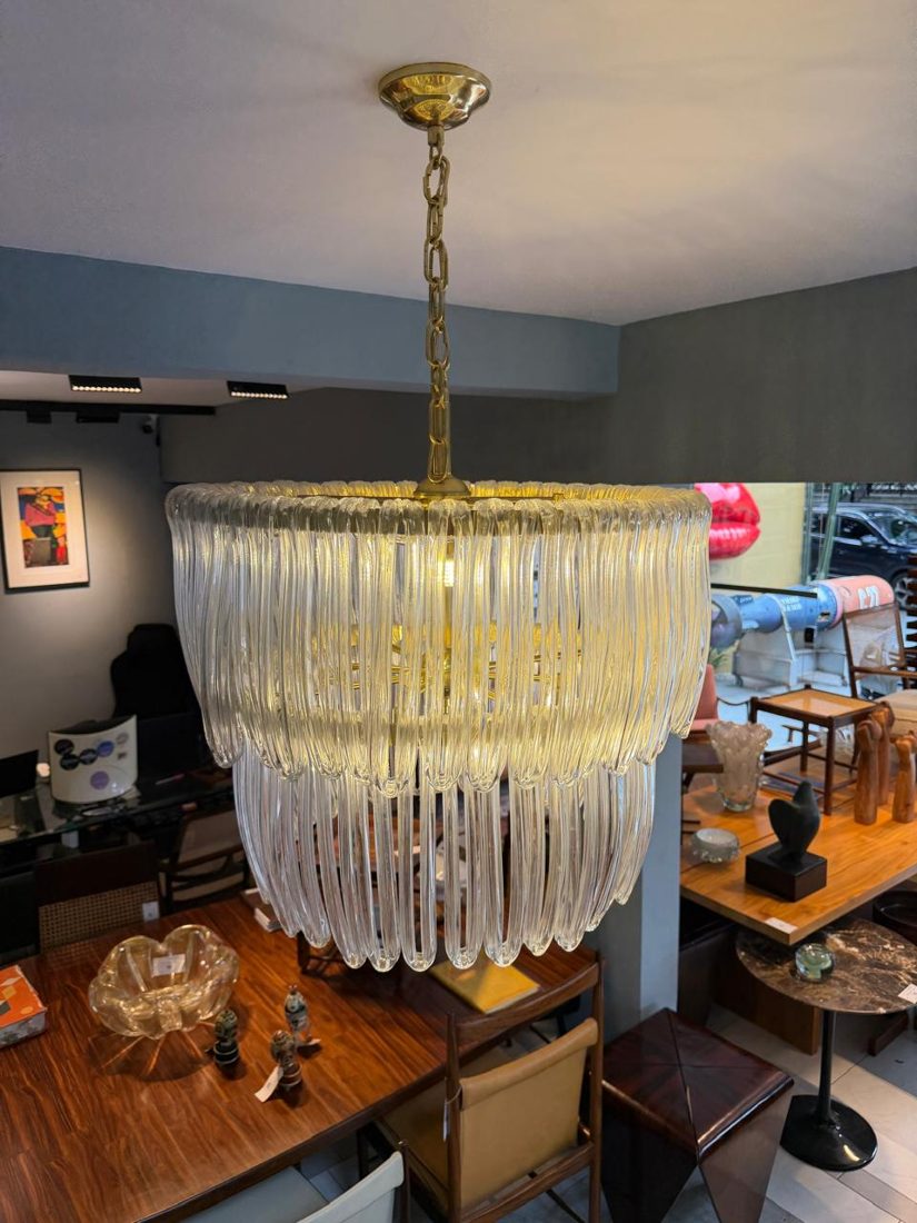 Lustre de vidro em camadas